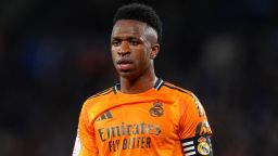 SAN SEBASTIAN, SPAIN - FEBRUARY 26: Vinicius Junior of Real Madrid reacts following an incident with fans during the Copa del Rey Semi Final match between Real Sociedad and Real Madrid at Reale Arena on February 26, 2025 in San Sebastian, Spain. (Photo by Juan Manuel Serrano Arce/Getty Images)