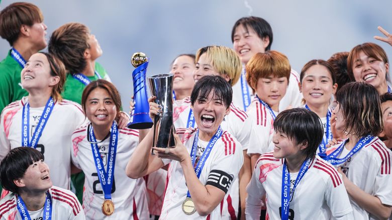 SAN DIEGO, CALIFORNIA - FEBRUARY 26: Saki Kumagai #4 of Japan holds the the SheBelieves Cup trophy after defeating the United States at Snapdragon Stadium on February 26, 2025 in San Diego, California. (Photo by Brad Smith/ISI Photos/USSF/Getty Images for USSF)
