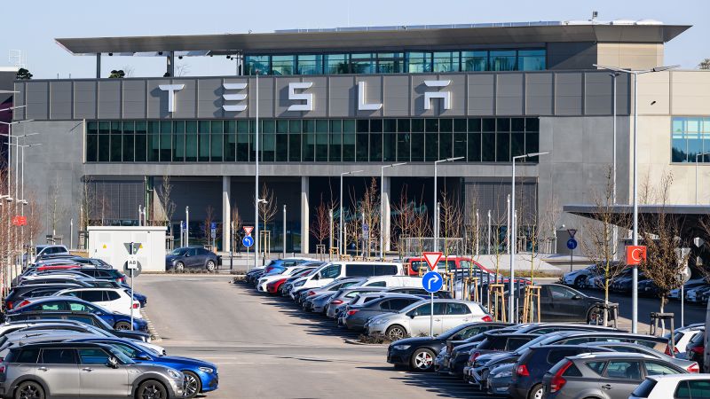 Нещата несъмнено са лоши в Tesla Продажбите му намаляват Печалбите