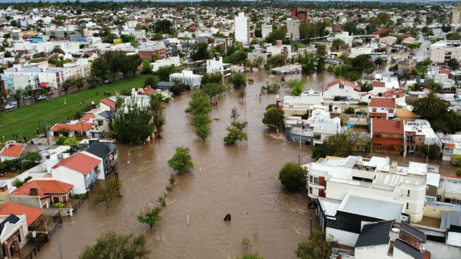 Temporal deja al menos 15 muertos y provoca graves inundaciones en la ciudad argentina de Bahía Blanca | CNN
