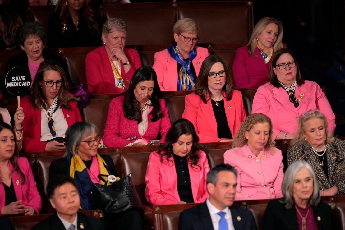 De caucus van de Democratische vrouwen droeg roze. Hoewel sommigen zagen dat het was 