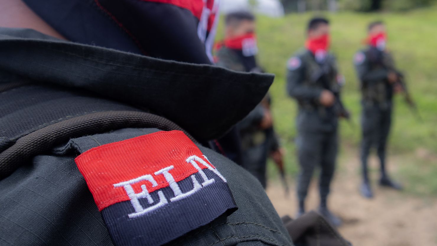 Rebeldes del ELN montan guardia en la región del Catatumbo, Colombia, el 8 de marzo de 2025.