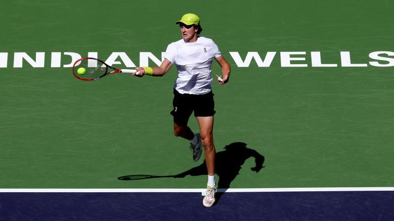INDIAN WELLS, CALIFORNIA - MARCH 06: Joao Fonseca of Brazil returns a shot to Jacob Fearnley of Great Britain during the BNP Paribas Open at Indian Wells Tennis Garden on March 06, 2025 in Indian Wells, California. (Photo by Matthew Stockman/Getty Images)