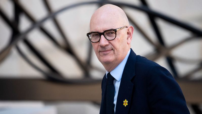 Лоялистът на Макрон Роланд Лескуре на име новия финансов министър на Франция 