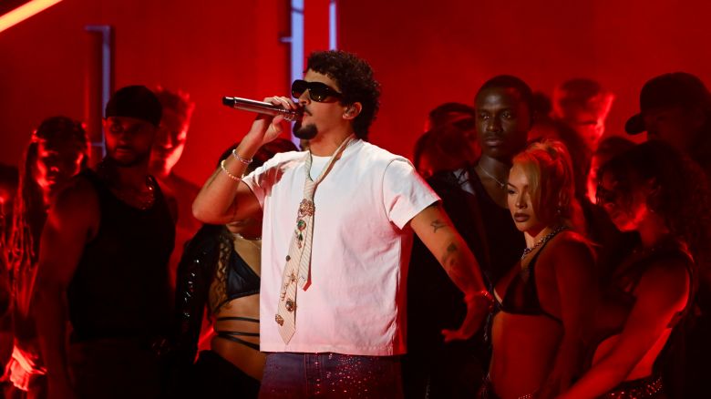 Bad Bunny en los Premios de Música iHeartRadio 2025, celebrados en el Teatro Dolby el 17 de marzo de 2025 en Los Ángeles, California.