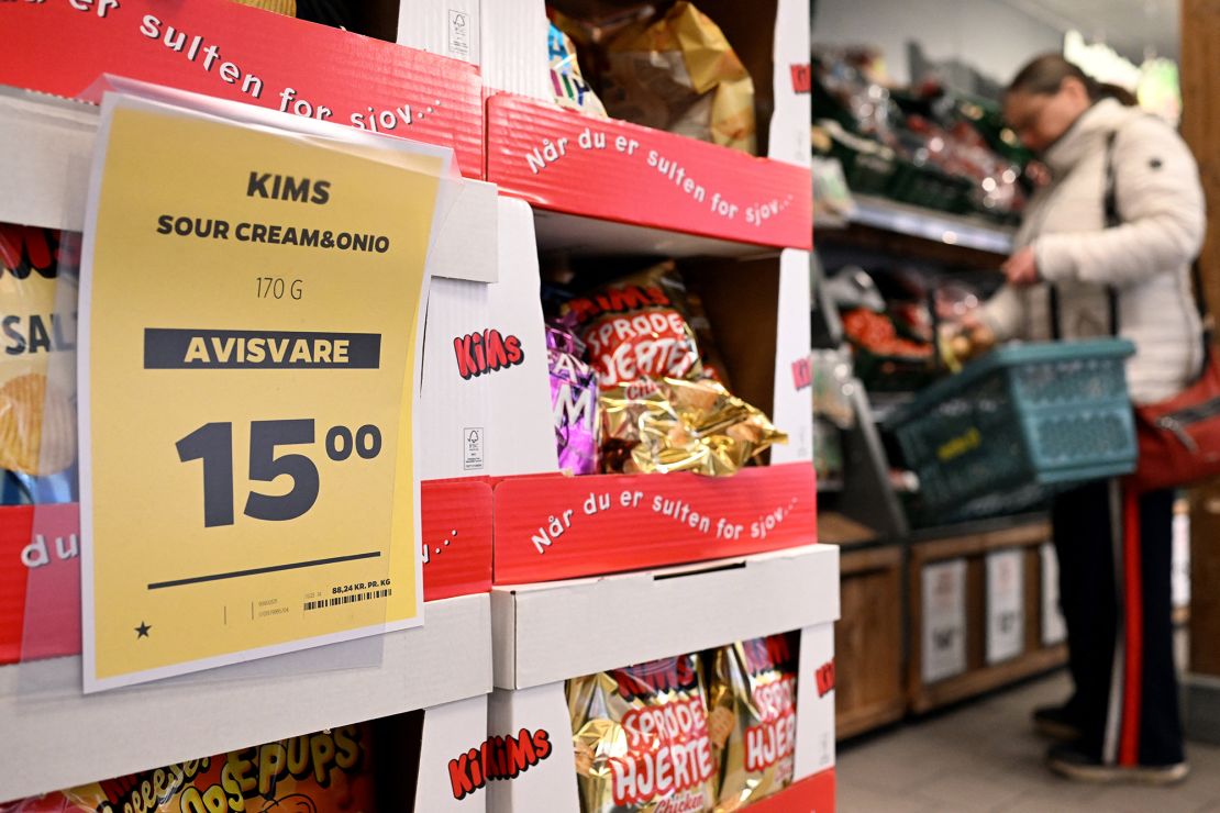 A price tag marked with a small black star in a Danish supermarket, indicating that the products are EU-produced.