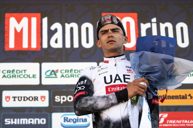 Isaac Del Toro celebra el podio después de ganar en la Milan - Torino Marzo 19, 2025.