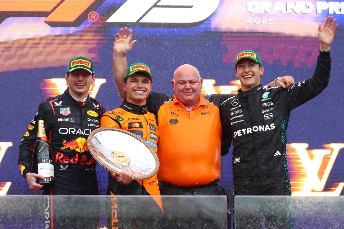 Norris (in the left center) ended in front of Max Verstappen (left) in second and George Russell (right) in third place.