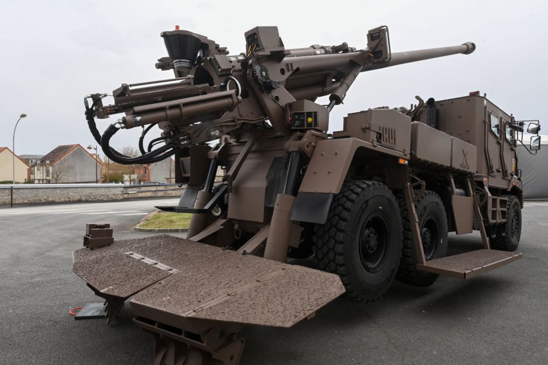 Esta fotografía muestra un cañón César en el fábrica de armamento franco-alemana KNDS en Bourges, centro de Francia, el 21 de marzo de 2025.