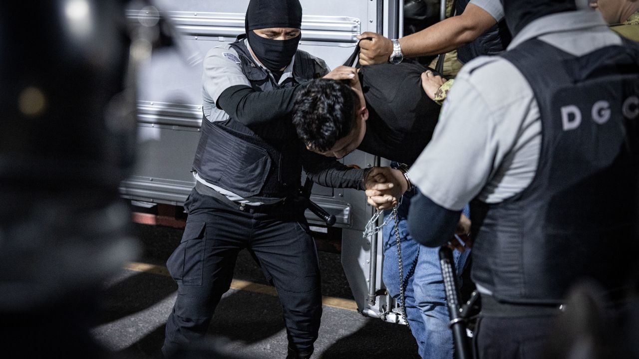 TECOLUCA, EL SALVADOR - MARCH 16: In this handout photo provided by the Salvadoran government,  guards escort a newly itted inmate allegedly linked to criminal organizations at CECOT on March 16, 2025 in Tecoluca, El Salvador. Trump's istration deported 238 alleged  of the Venezuelan criminal organizations 'Tren De Aragua' and Mara Salvatrucha with only 23 being  of the Mara. Nayib Bukele president of El Salvador announced that his government will receive the alleged  of the gang to be taken to CECOT. On February of 2023 El Salvador inaugurated Latin America's largest prison as part of President Nayib Bukele's plan to fight gangs. (Photo by Salvadoran Government via Getty Images)