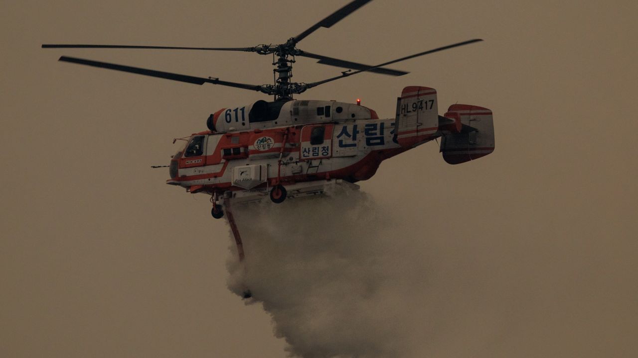 A helicopter takes part in an operation to extinguish a wildfire in Uiseong on March 24, 2025. South Korean authorities said on March 24 they would deploy dozens of helicopters and thousands of firefighters and soldiers as they struggle to control multiple wildfires in the southeast, which have been burning for days. (Photo by YASUYOSHI CHIBA / AFP) (Photo by YASUYOSHI CHIBA/AFP via Getty Images)          