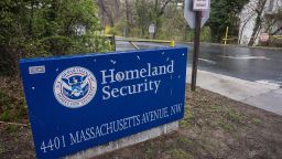 Un cartel del Departamento de Seguridad Nacional de EE.UU. en Washington, el 24 de marzo de 2025.