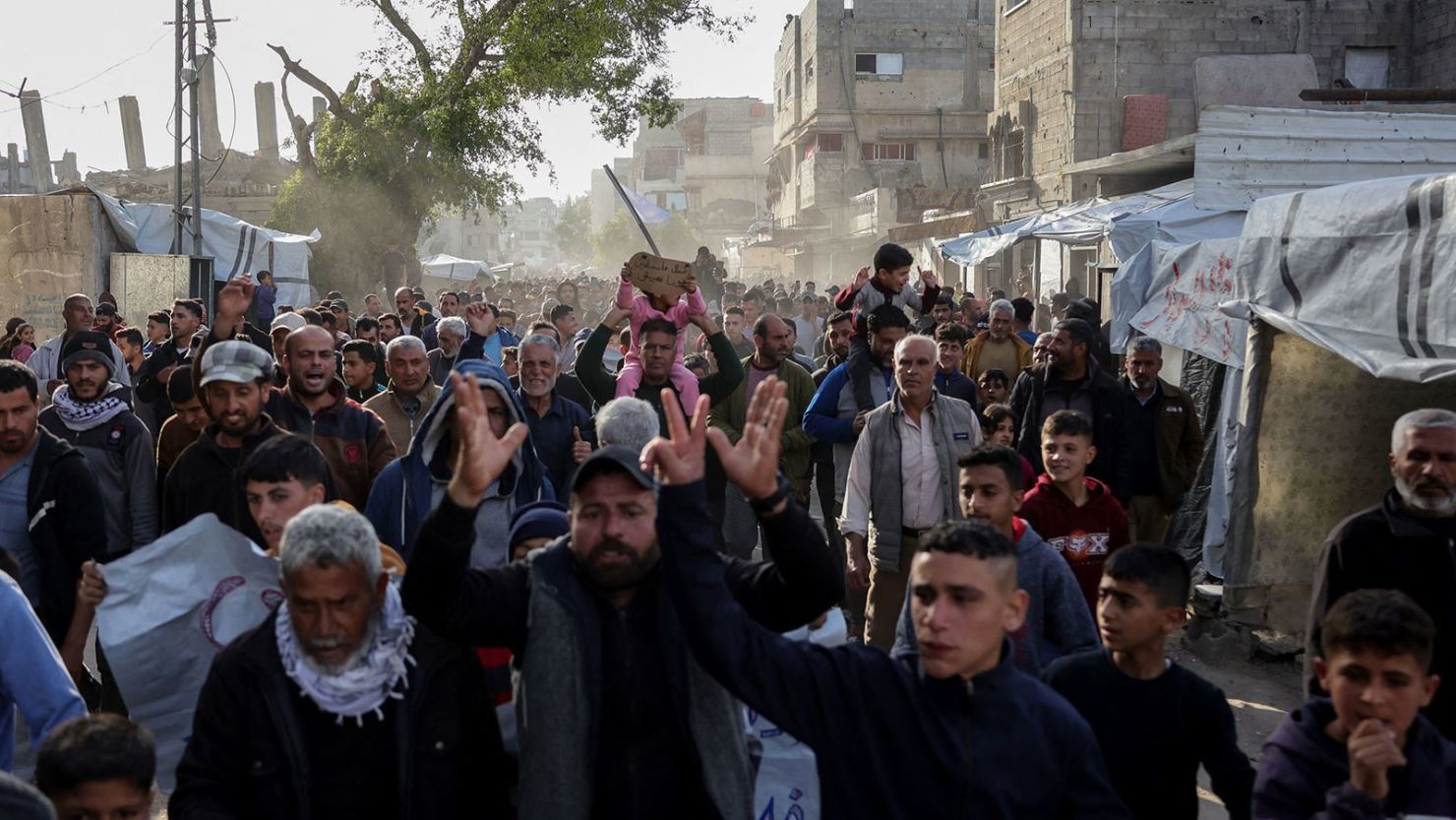 Cientos de palestinos protestan en Gaza contra Hamás y piden que abandone el poder