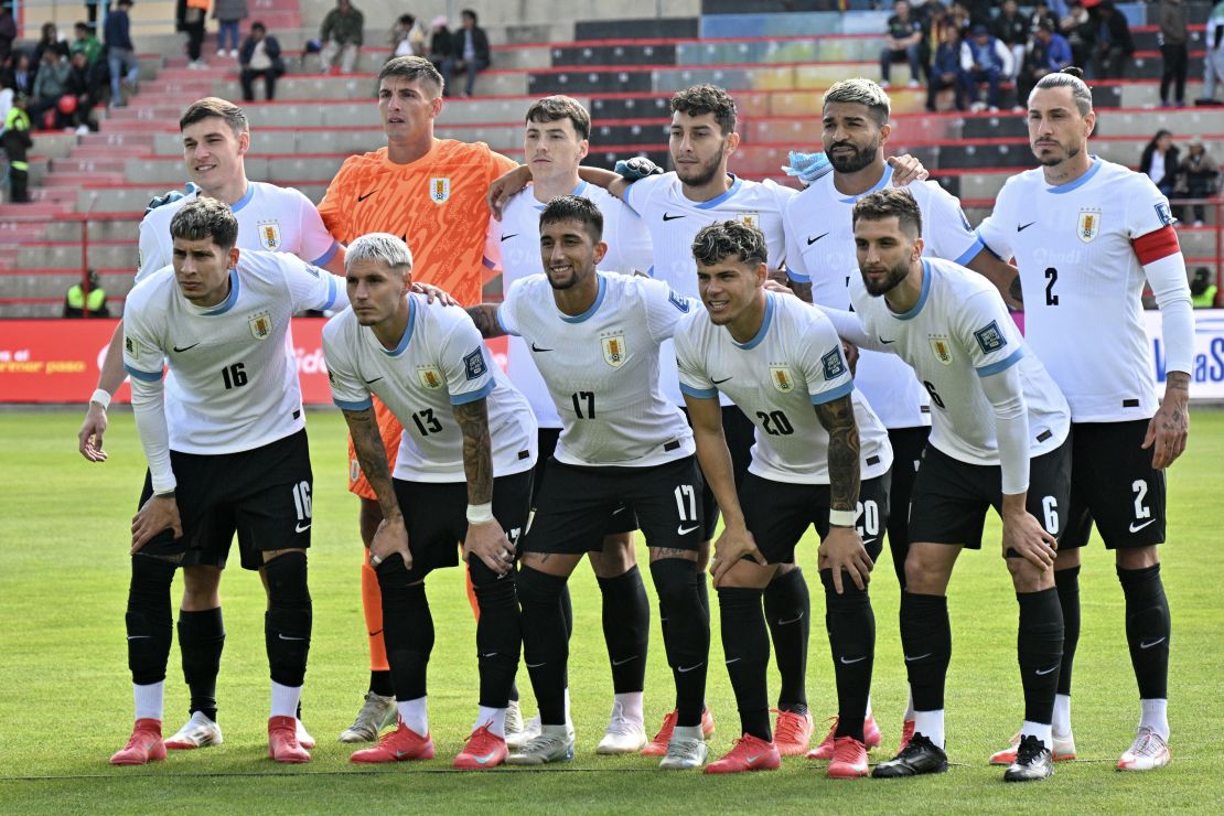 El Alto, Bolivia. Marzo 2025. Jugadores de la selección uruguaya de fútbol antes de partido frente a Bolivia por las Eliminatorias al Mundial 2026.