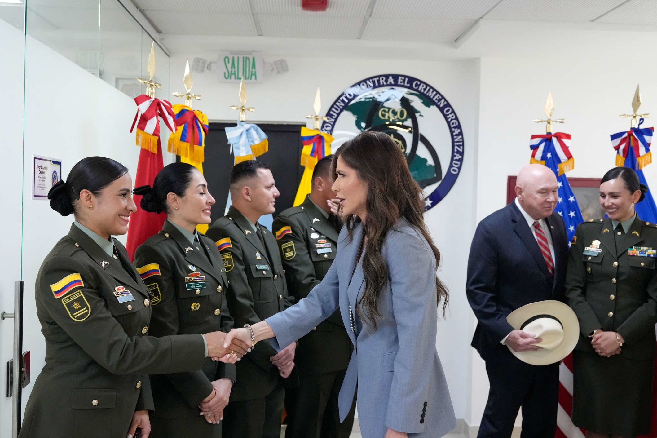 https://media.cnn.com/api/v1/images/stellar/prod/gettyimages-2206560708.jpg?c=original