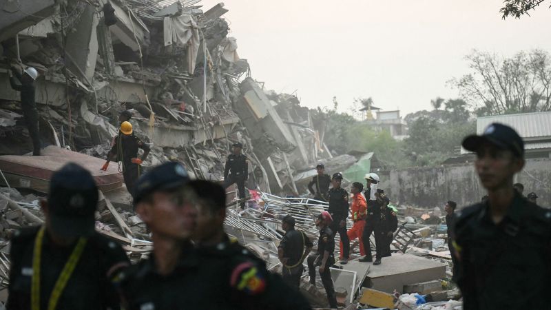 Спасителите търсят оцелели два дни, след като Quake убива повече от 1600 души в Мианмар и Тайланд. Ето какво знаем 