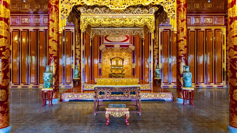 Viral Moment: Tourist Breaks Priceless Throne Armrest in Vietnam, Sparks Outrage & Investigation