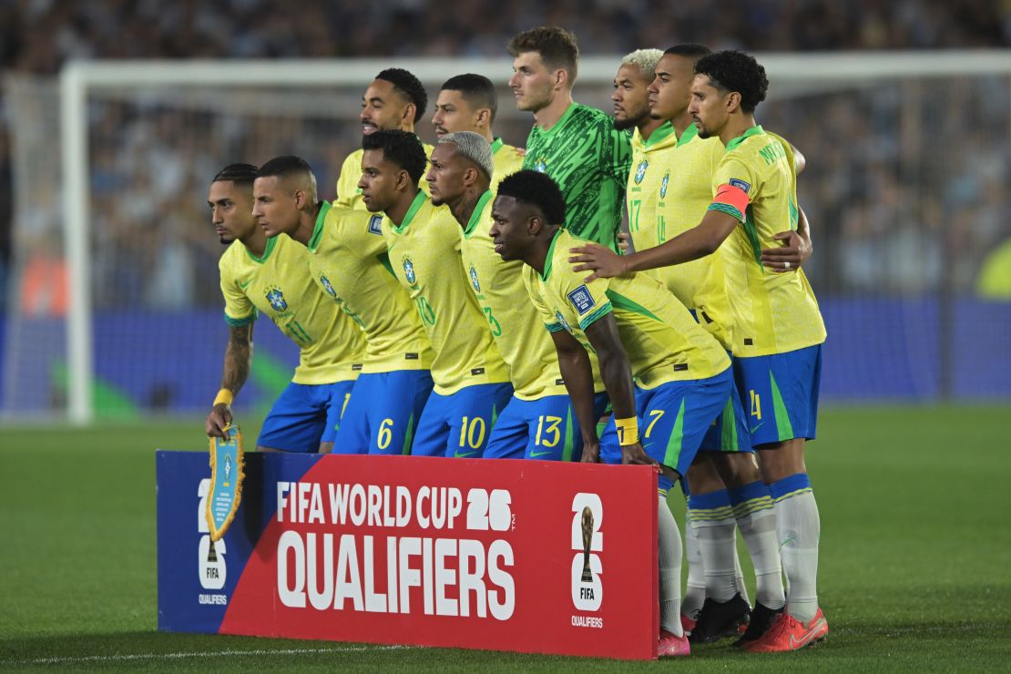 Buenos Aires, Argentina. Marzo 2025. Jugadores de Brasil en el Estadio Más Monumental Antonio Vespucio Liberti antes del partido frente a la selección Argentina.