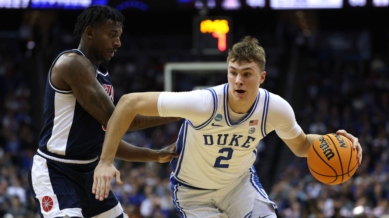 NEWARK, NEW JERSEY - MARCH 27: Cooper Flagg #2 of the Duke Blue Devils drives to the hoop against the Arizona Wildcats during the second half in the East Regional Sweet Sixteen round of the NCAA Men's Basketball Tournament at Prudential Center on March 27, 2025 in Newark, New Jersey. (Photo by Patrick Smith/Getty Images)