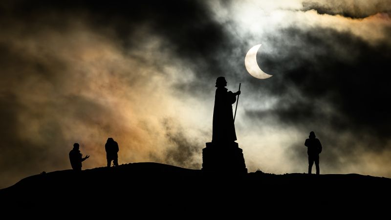 Two celestial events will tempt sky-gazers in some regions this weekend. Here’s what to know
