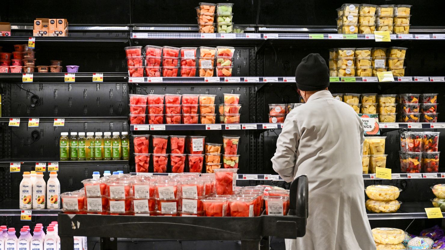 Economists expected that inflation would slow to 2.6% annually, as measured by the Consumer Price Index.