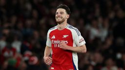 Declan Rice celebra el segundo gol de su equipo durante el partido de ida de los cuartos de final de la UEFA Champions League entre el Arsenal y el Real Madrid, en el Emirates Stadium, en Londres, el 8 de abril de 2025.