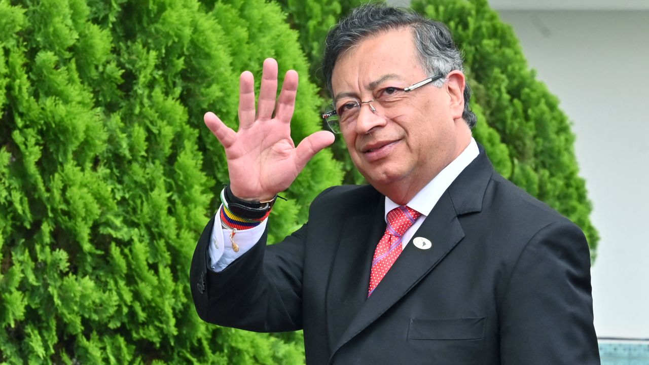 Colombia's President Gustavo Petro waves on arrival at the IX Latin American and Caribbean States (CELAC) Summit, at the Central Bank of Honduras (BCH) in Tegucigalpa on April 9, 2025. A dozen Latin American and Caribbean presidents, including those of Brazil, Colombia, and Mexico, will meet during the 33-nation CELAC summit, in the midst of US President Donald Trump's trade war. (Photo by Orlando SIERRA / AFP) (Photo by ORLANDO SIERRA/AFP via Getty Images)          