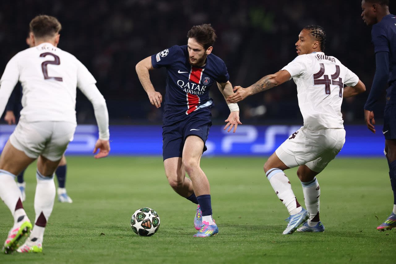 Khvicha Kvaratskhelia, extremo del PSG, tiene experiencia en la Serie A, ya que antes de llegar a París jugó en el Napoli.
