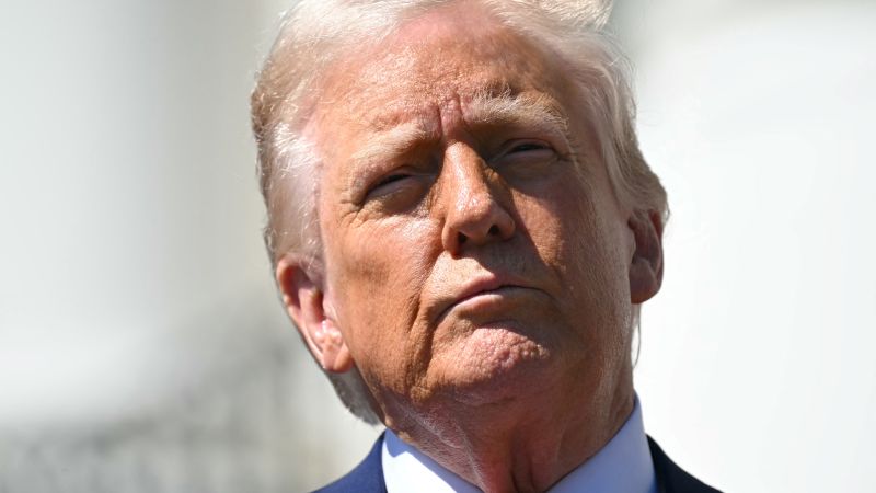 Администрацията на Тръмп е ограничила плътно броя на хората които