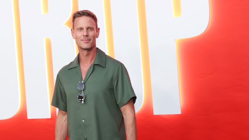 Вижте всички теми Връзка копирана Следвайте Ландън Хелмер от популярните плочки