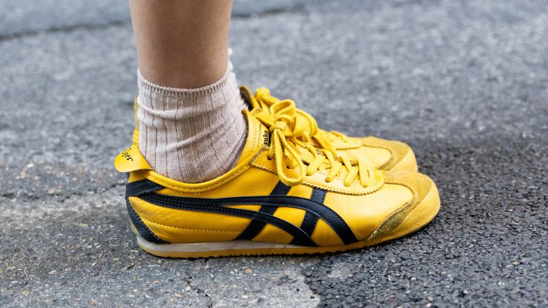 Slim sneakers are the shoe of summer 2025