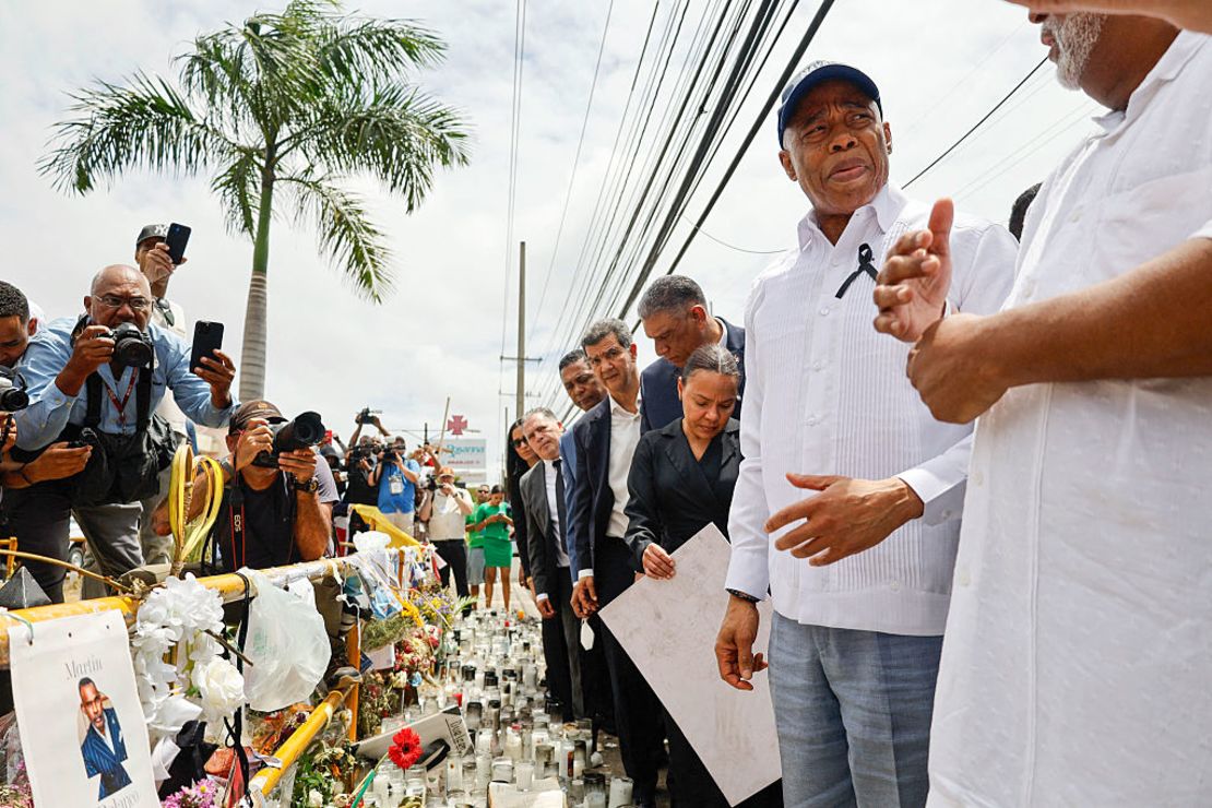 El alcalde de Nueva York, Eric Adams, visita el club nocturno Jet Set en Santo Domingo el 14 de abril de 2025.