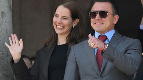 Ecuador's reelected President Daniel Noboa (R) thumbs up next to his wife, Lavinia Valbonesi, gesture from a balcony of the Carondelet Presidential Palace during the changing of the guard ceremony in Quito on April 15, 2025. Ecuador's President reelect Daniel Noboa faces the herculean task of uniting his violence-struck nation, after his leftist rival Luisa Gonzalez called his victory into question. (Photo by Rodrigo BUENDIA / AFP) (Photo by RODRIGO BUENDIA/AFP via Getty Images)
