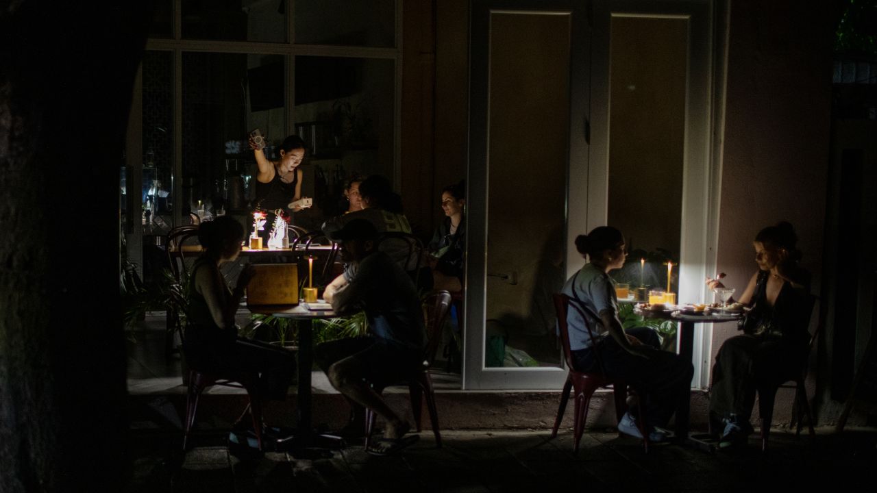 SAN JUAN, PUERTO RICO - APRIL 16: People have dinner at chinese restaurant Santurce during a massive power blackout that affected the entire island on April 16, 2025 in San Juan, Puerto Rico. The cause of the electricity outage is being investigated after all 1.4 million residents of the island lost power on Wednesday. (Photo by Jose Jimenez/Getty Images)