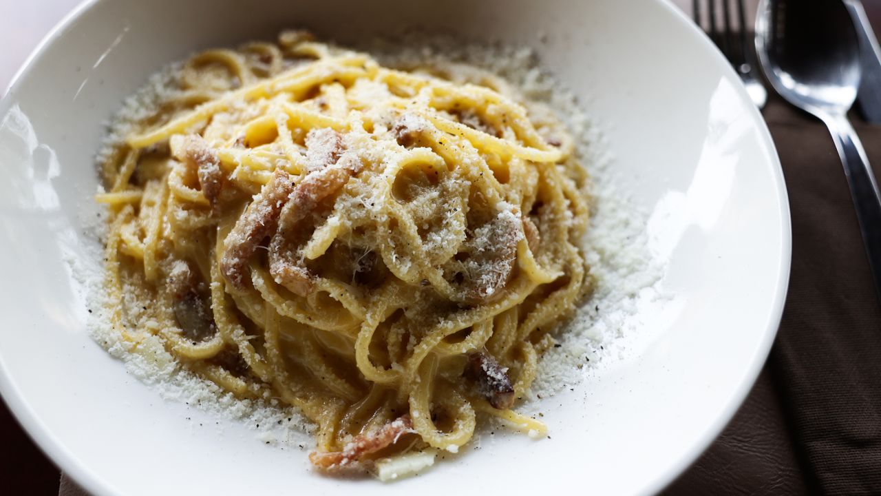 A plate of spaghetti alla carbonara.