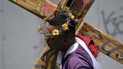 A 'penitent' takes part in the recreation of the ion of Christ at the Iztapalapa neighborhood, eastern Mexico City, on April 18, 2025 during the Good Friday procession. (Photo by Alfredo ESTRELLA / AFP) (Photo by ALFREDO ESTRELLA/AFP via Getty Images)          