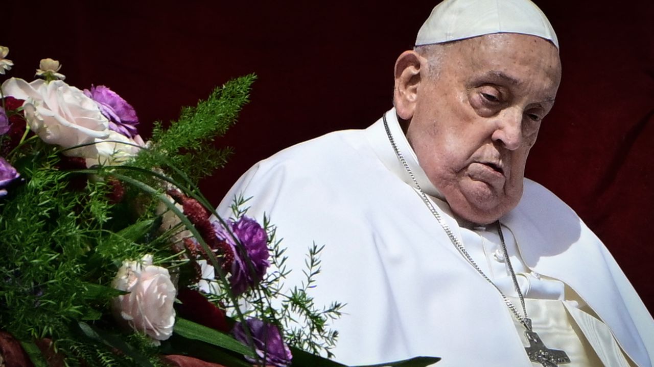 José Levy se emociona al presentar la noticia de la muerte del papa  Francisco