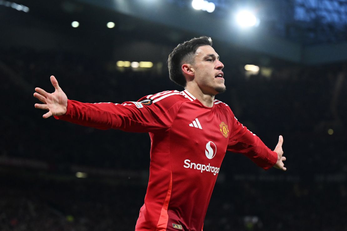 Manuel Ugarte, del Manchester United, celebra el primer gol de su equipo.