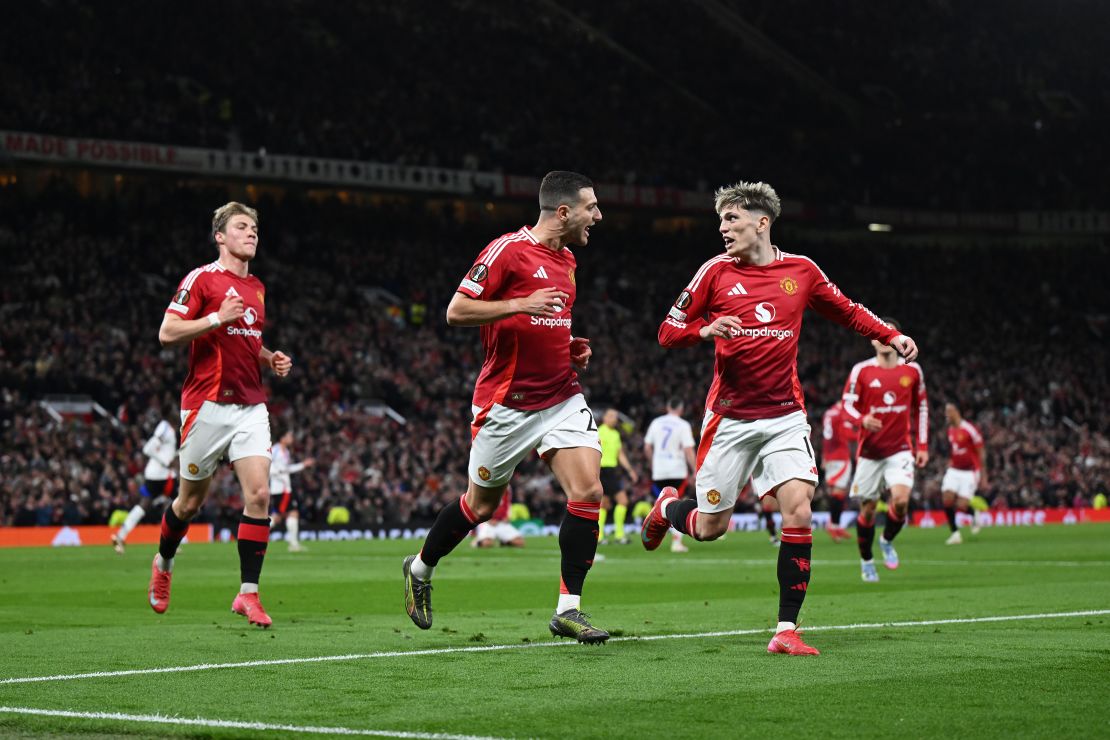 Diogo Dalot, del Manchester United, celebra el segundo gol.