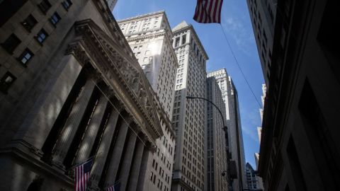 Las acciones subieron el viernes y el S&P parecía encaminarse a registrar su racha ganadora más larga desde 2004.