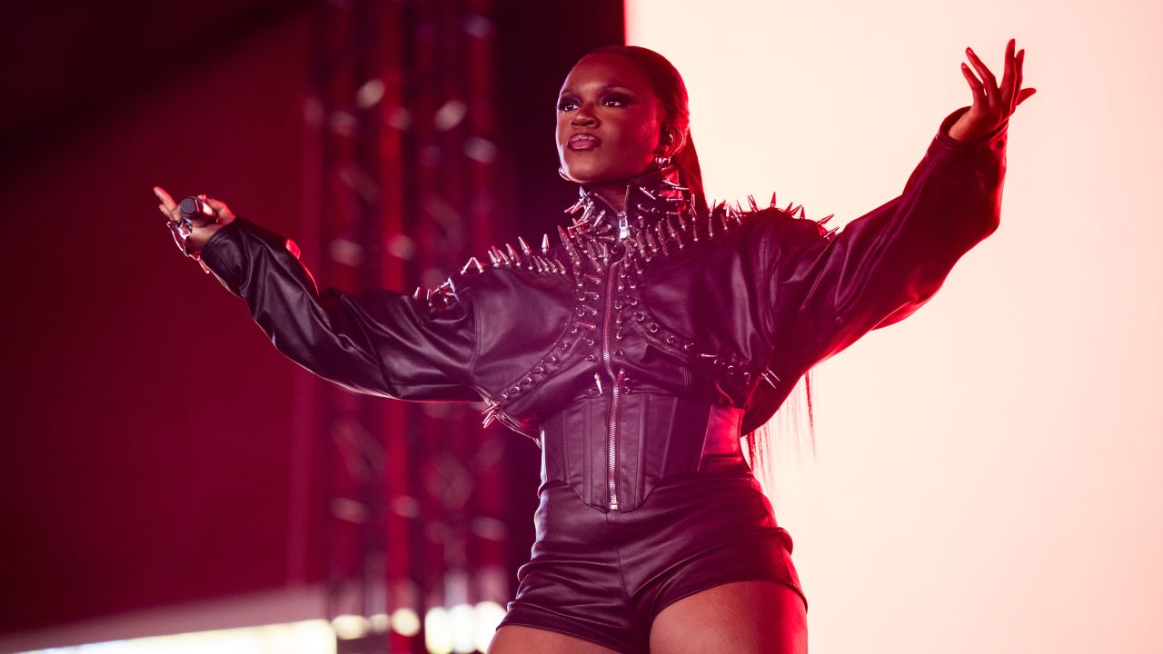 Amaarae performs during the 2025 Coachella Valley Music And Arts Festival - Weekend 2 - Day 3 on April 20, 2025 in Indio, California.