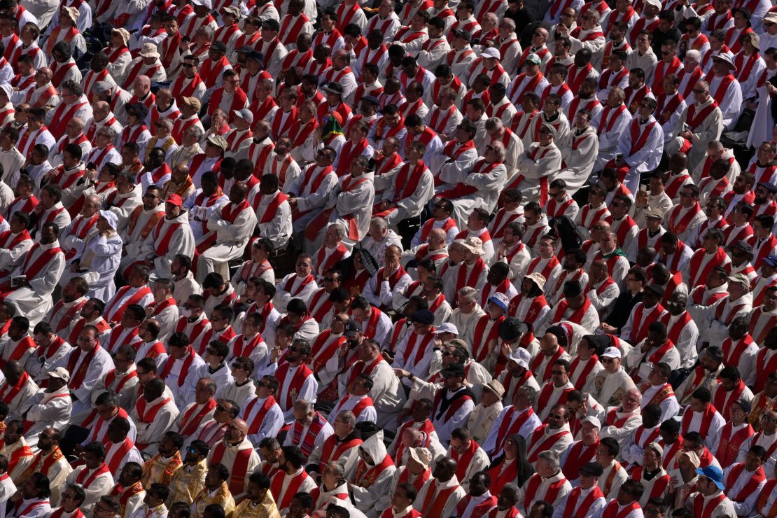 del clero en el funeral de Francisco, en el Vaticano.