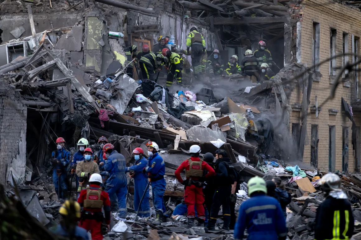 https://media.cnn.com/api/v1/images/stellar/prod/gettyimages-2211718939.jpg?q=w_1160,c_fill/f_webp