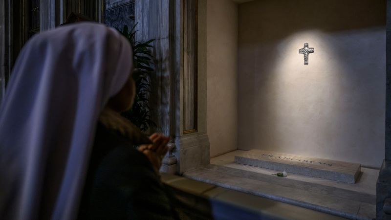 Photos: The world mourns Pope Francis