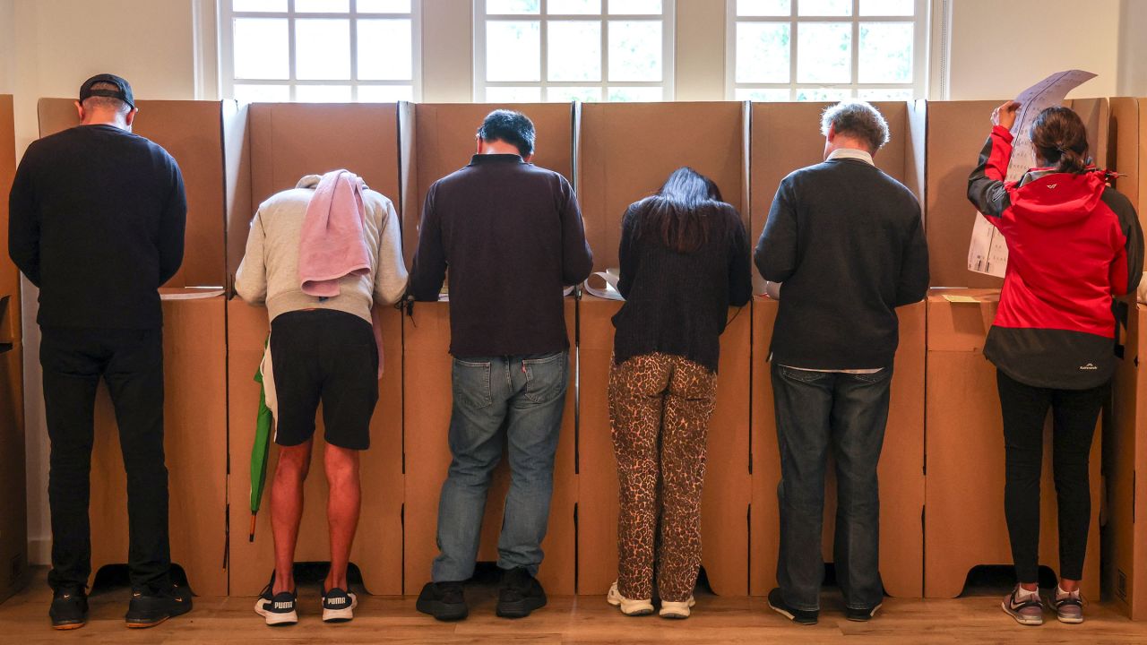 Voters mark their ballot papers at a pre-polling centre in Sydney on May 2, 2025, ahead of Australia's federal election scheduled for May 3. (Photo by DAVID GRAY / AFP) (Photo by DAVID GRAY/AFP via Getty Images)
