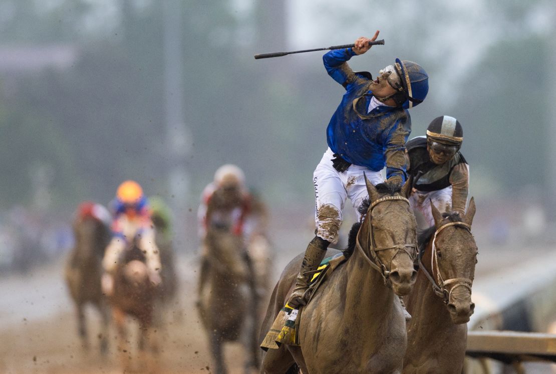 Alvarado rides Sovereignty to victory.
