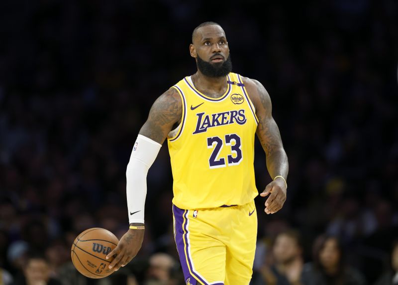 Surgen dudas sobre el futuro de LeBron James tras el decepcionante