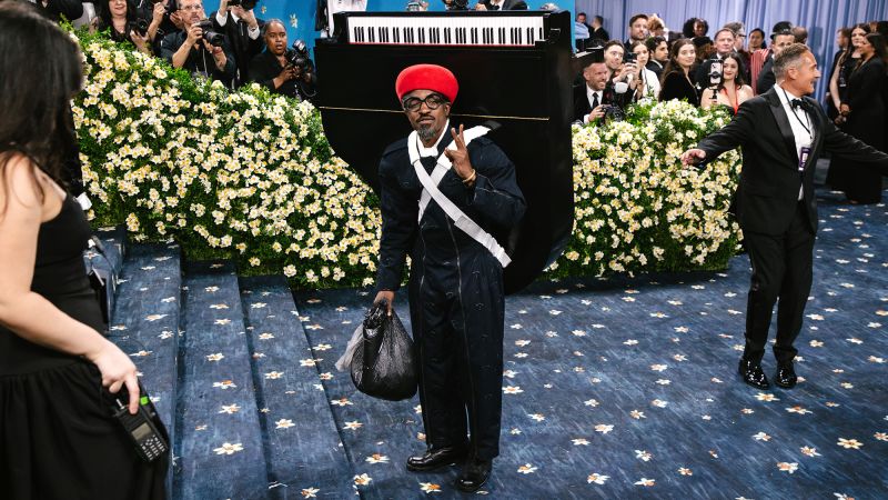 https://media.cnn.com/api/v1/images/stellar/prod/gettyimages-2213100671.jpg?c=16x9&q=w_800,c_fill