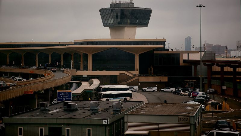 Read more about the article Newark Airport systems outage was ‘most dangerous situation’ air traffic controller says – CNN