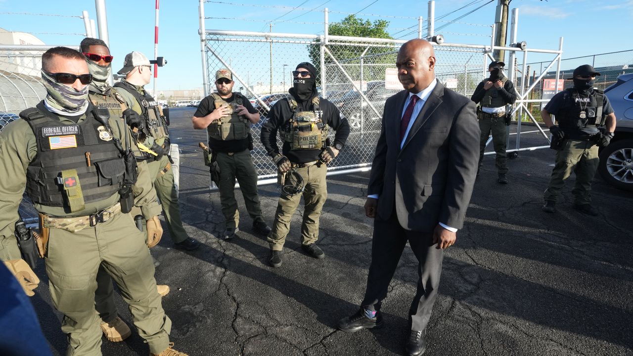Mayor Ras Baraka of Newark confronts ICE agents at a demonstration outside an immigrant detention centre in Elizabeth, New Jersey May 7, 2025. The Mayor arrived at the gates of Delaney Hall to inspect the previously vacant prison that is being converted into an immigrant detention center.